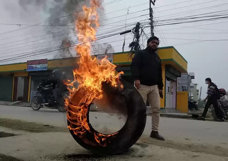 प्रधानमन्त्री ओली धनगढीमा, मुख्यमन्त्री स्वागतका लागि गएनन्, विद्यार्थीले विरोध गरे