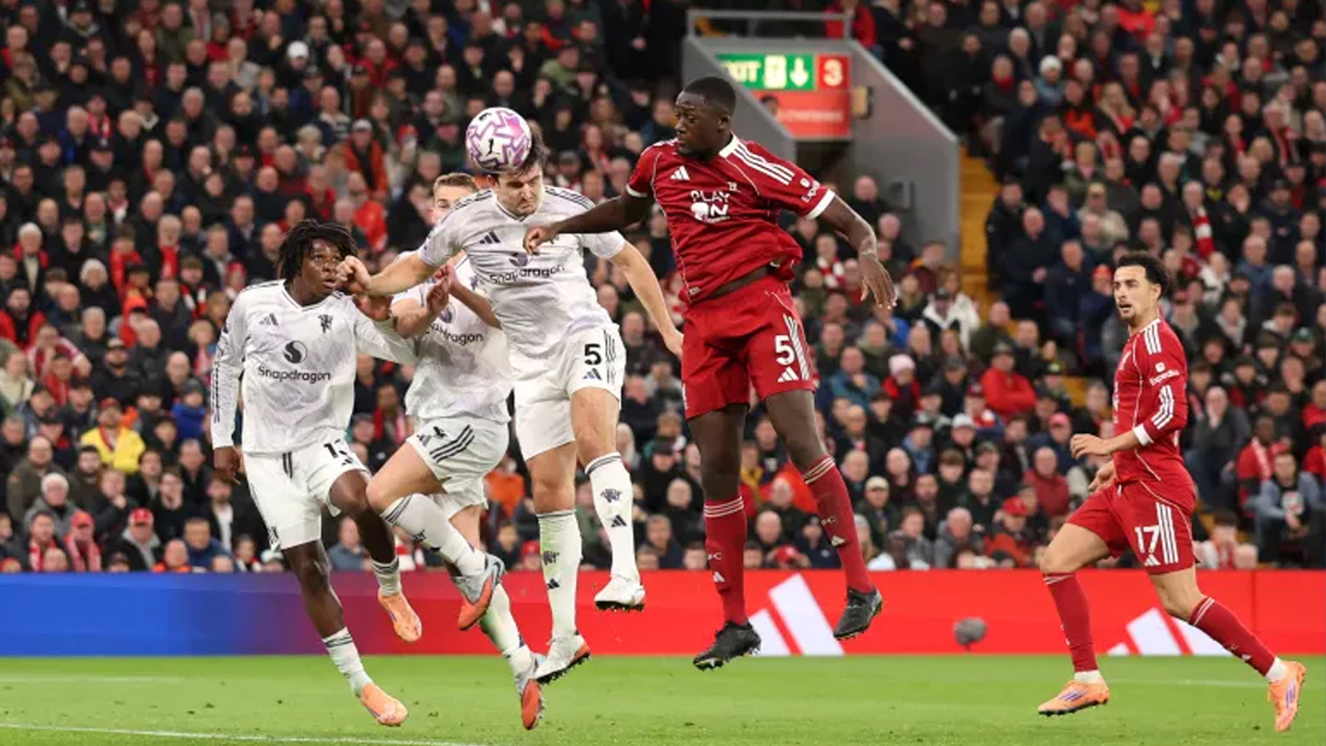 लिभरपुलविरुद्ध म्यानचेस्टर युनाइटेड विजयी, एस्टन भिल्लासँग टोटनहाम स्तब्ध