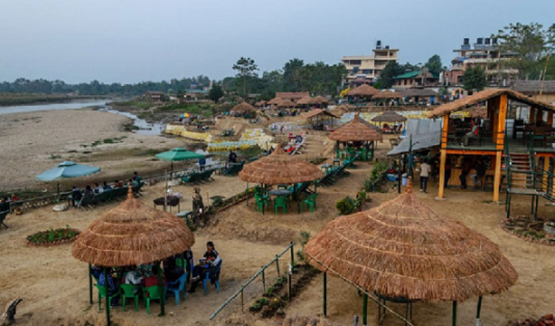 सौराहामा ७ महिनापछि पर्यटकको चहलपहल