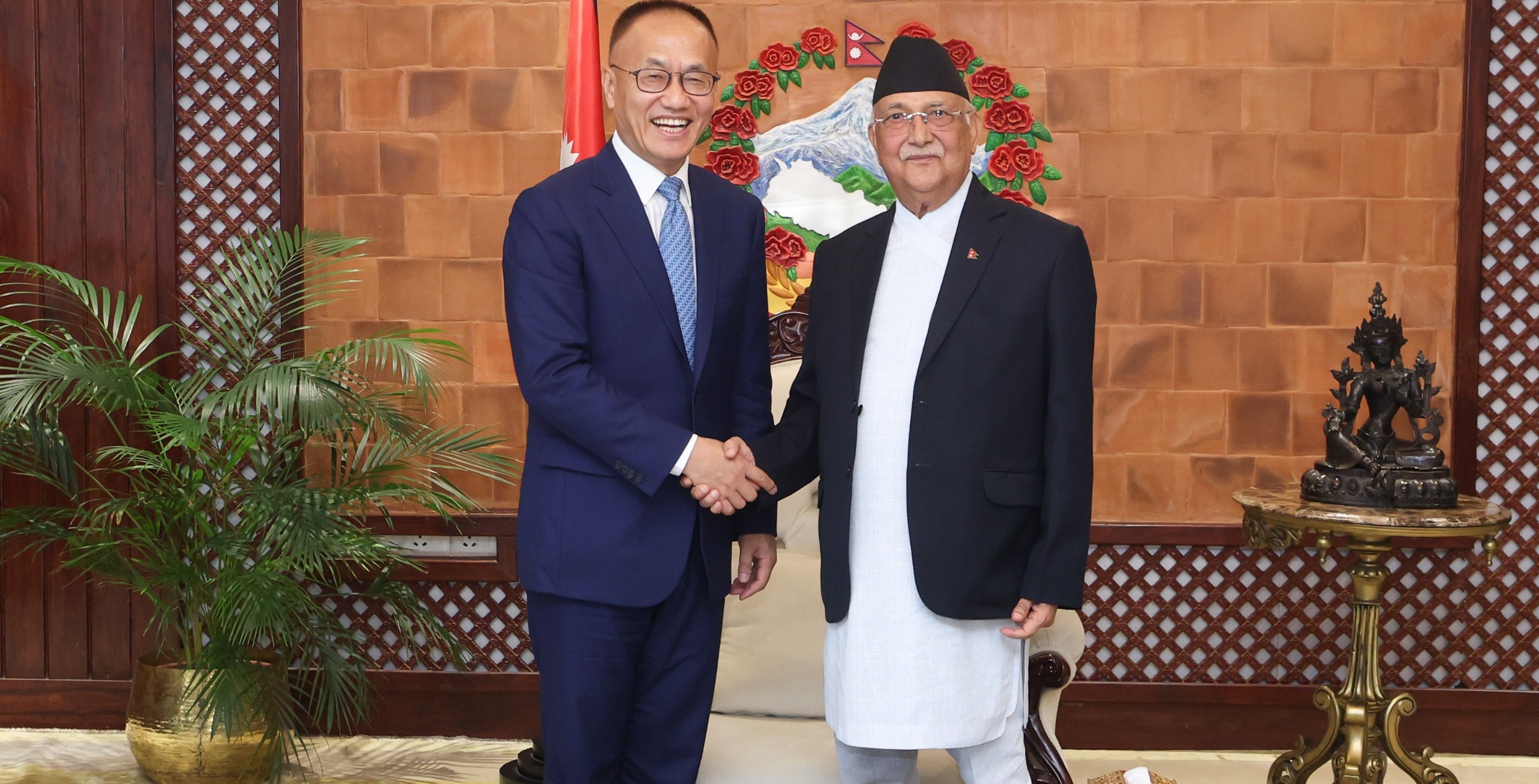 प्रधानमन्त्री ओलीसँग चीनको अन्तर्राष्ट्रिय विकास सहायता नियोगका अध्यक्षको भेट